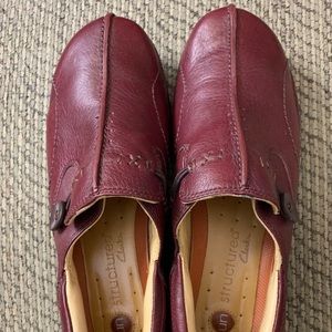CLARKS WOMENS SLIP ON SHOES WITH SIDE  BUTTON DETAIL 7/12